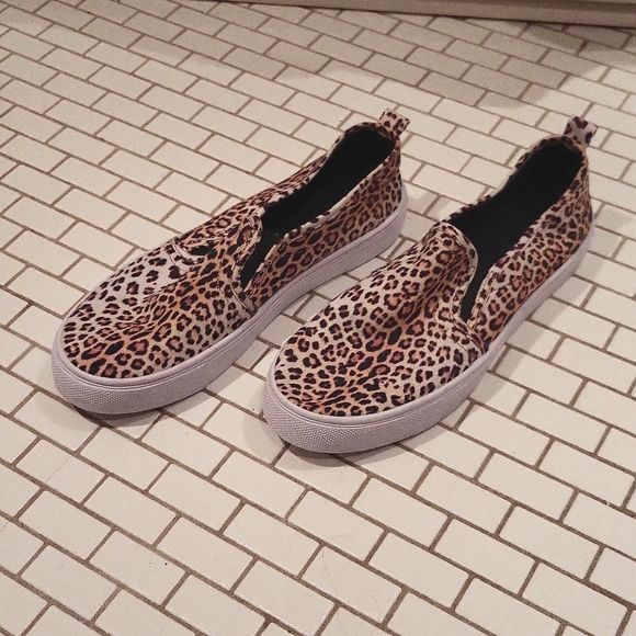 ASOS Design Leopard Canvas Slip Ons US8 - Picture 1 of 4